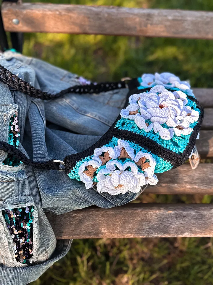 Crochet pattern granny square belt bag PDF digital instant download and video tutorial, waist bag, raffia handbag with motifs, small purse