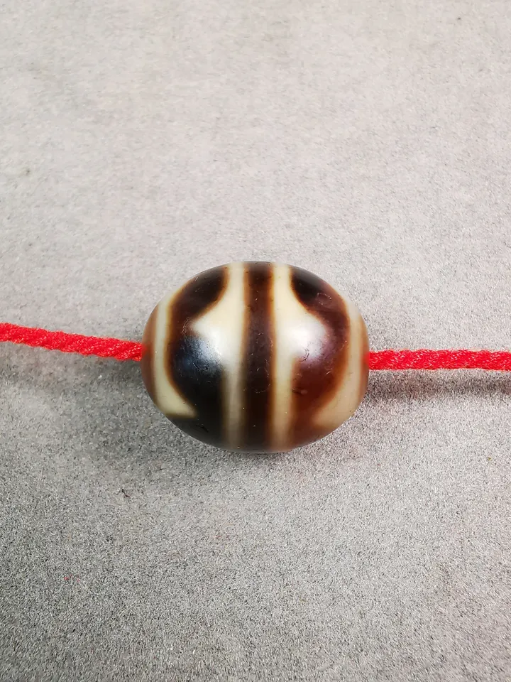 Gandhanra Tibetan Round Tiger Tooth Dzi Bead(Darrow or Taklok Dzi),Tibetan Chung,Wealth Amulet,Small Size 20*17 mm