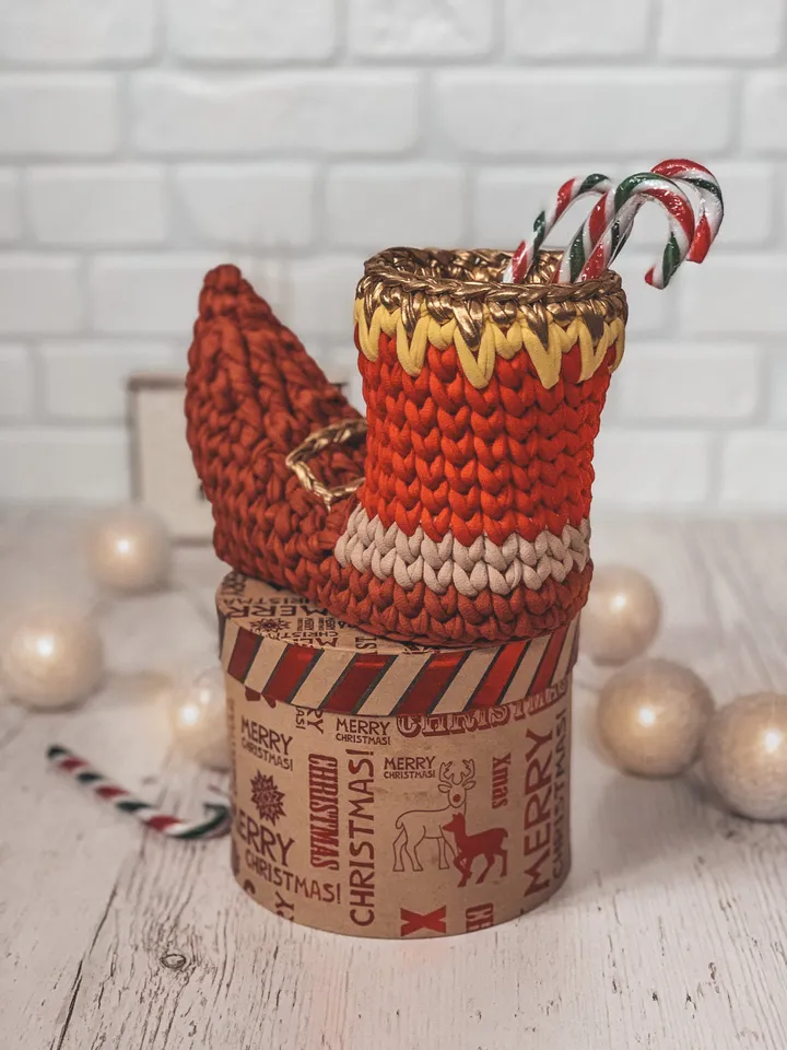Crochet elf’s boot, Christmas beige basket, gift for lucky, interior Scandinavian gift, bathroom storage, wall hanging, eco friendly boot