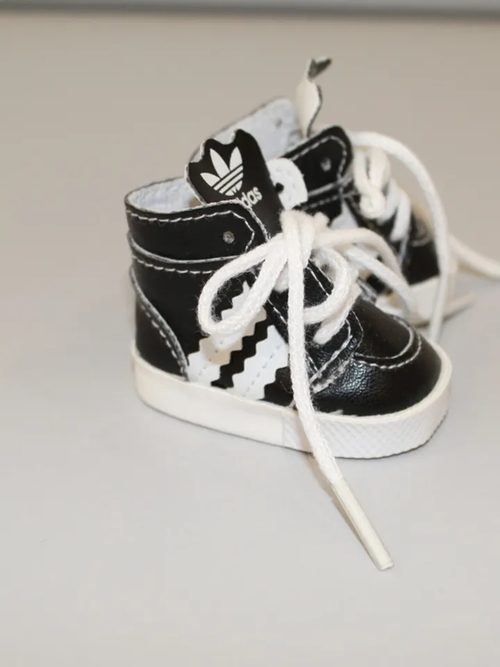wellie wisher shoes - Red and black sneakers for Wellie Whisher, Paola Reina - 5cm doll shoes