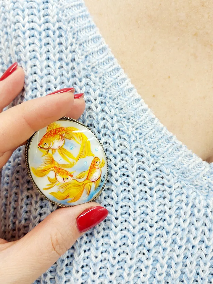 Handmade brooches for women with Lucky Goldfish: hand painted mother of pearl brooch with Guppy fish, elegant shell handmade Goldfıshes pin
