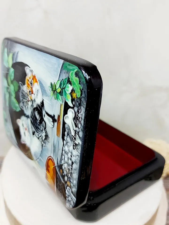 Hand-painted Lacquer box "Kittens" Miniature painting Beautiful work Jewelry box Mother-of-pearl made of Papier-mache Art gift Fedoskino