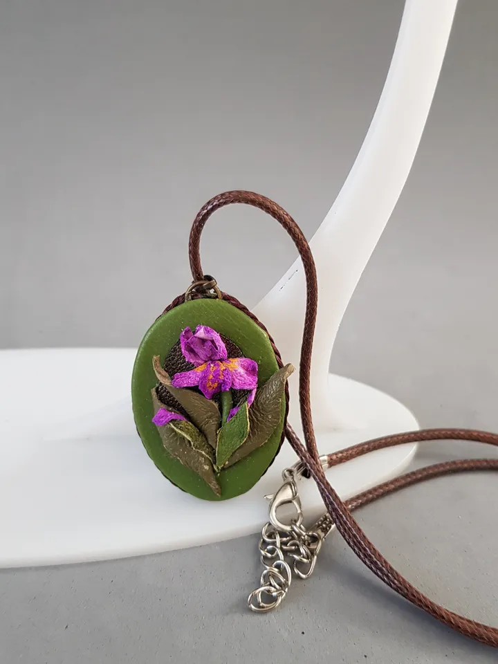 Leather set jewelry Irises for her, Leather earrings and pendant