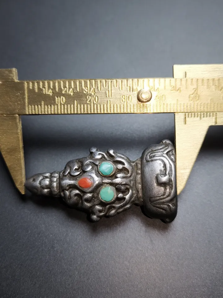 Gandhanra Antique Tibetan Buddhist Amulet,Triratna,Symbol of the Three Jewels,Nandipada Pendant Stamp,Made of Cold Iron,60 Years Old