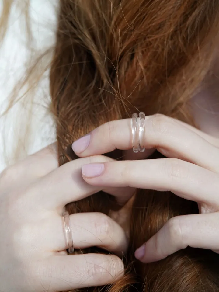 Transparent colorless glass