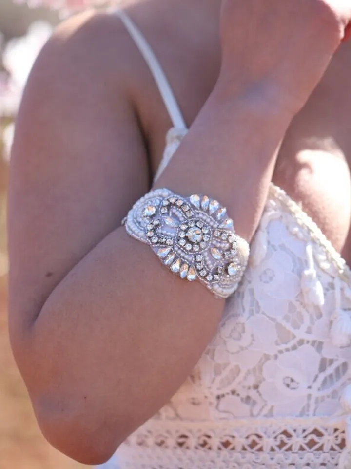 Boho Wedding Bracelet, Vintage Bridal Cuff Bracelet, Swarovski Crystal Wedding Cuff Bracelet, Flower Wedding bracelet, Boho Bridal Jewelry