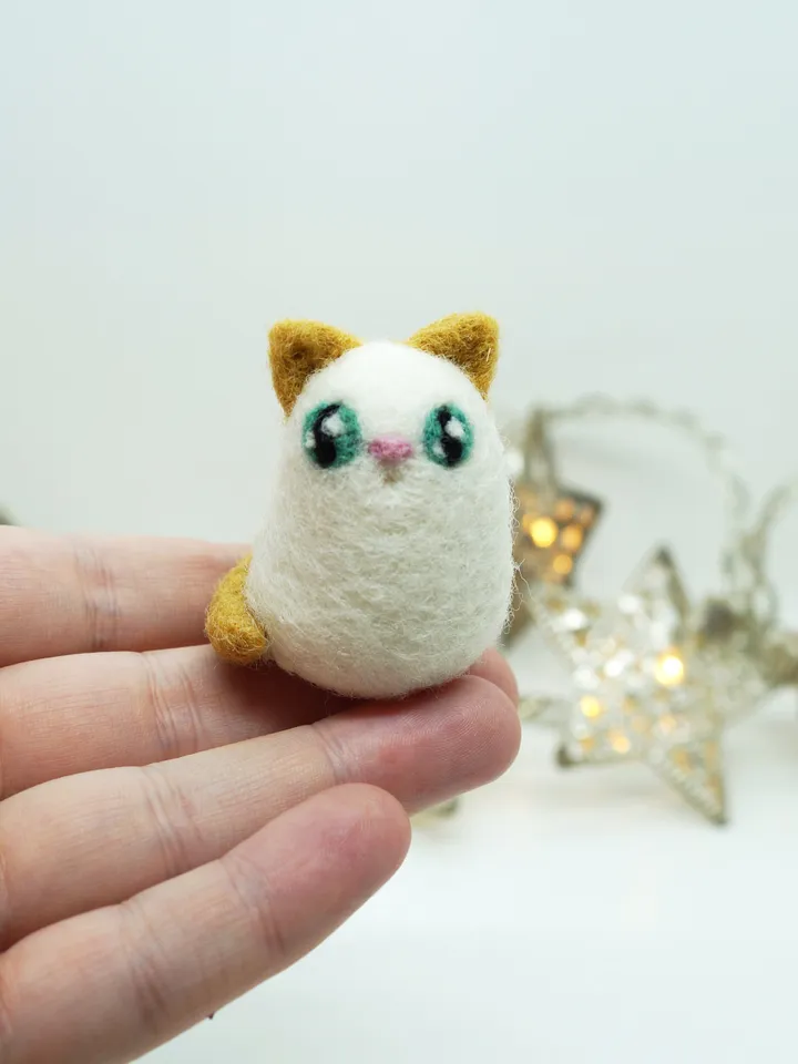 Miniature needle cat, cute cat