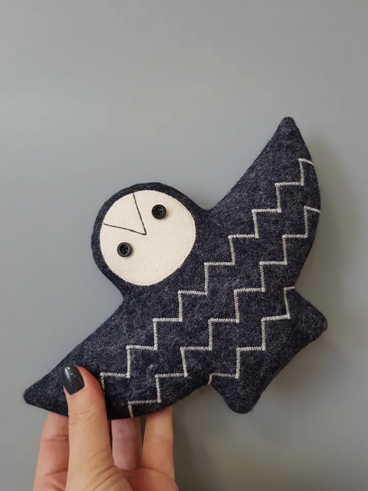 Black Felt Owl sewing pattern PDF, digital tutorial in english, Halloween doll pattern, felt doll diy