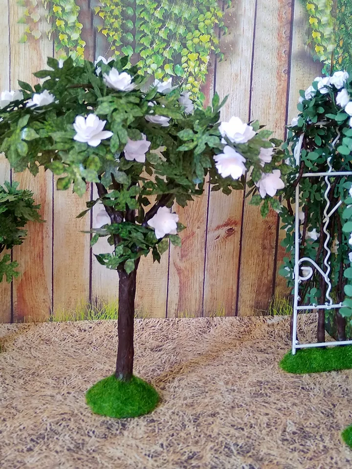 Tree for the puppet garden.1:12 scale.