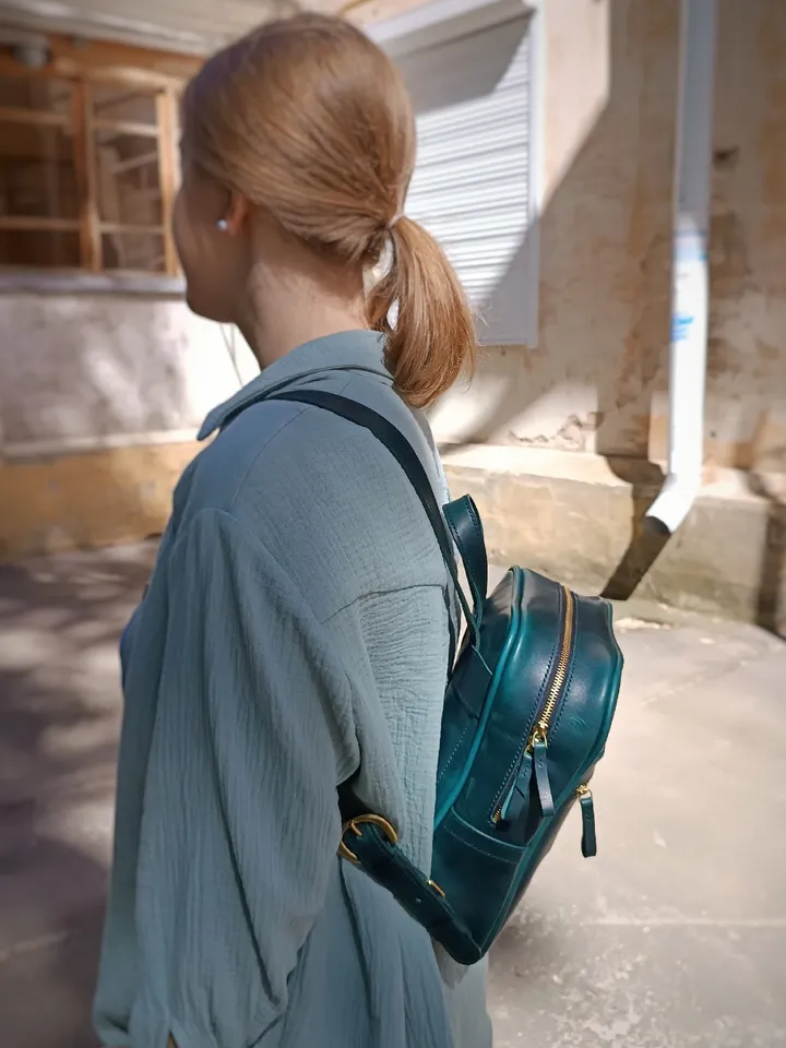 Leather pattern of a city backpack - pattern of a leather backpack - Download PDF