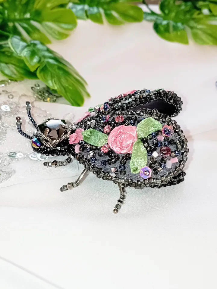 Handmade crystal beetle brooch for women, bug brooch pin, gift for her, insect jewelry, beetles jewelry, gift for mom