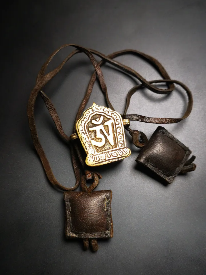 Gandhanra Antique Handmade Gau Ghau Shrine, Mini Tibetan Buddhist Altar Amulet Pendant,80 years old