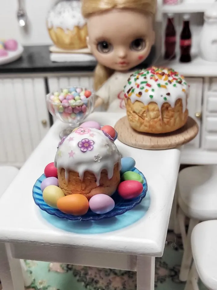 Easter, Easter decor, Easter decor for dolls, dollhouse decor, Easter Kulich, mini food, realistic miniature