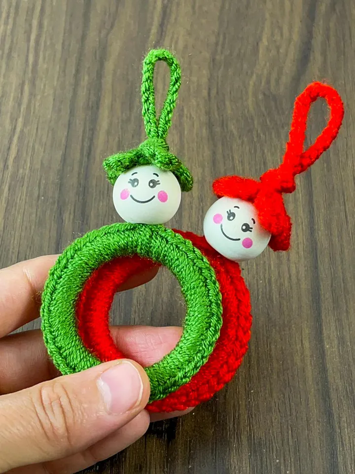 Crochet Christmas Elf Wreath Pattern, DIY Red Ornament PDF, Handmade Holiday Décor Tutorial, Beginner Festive Craft Project