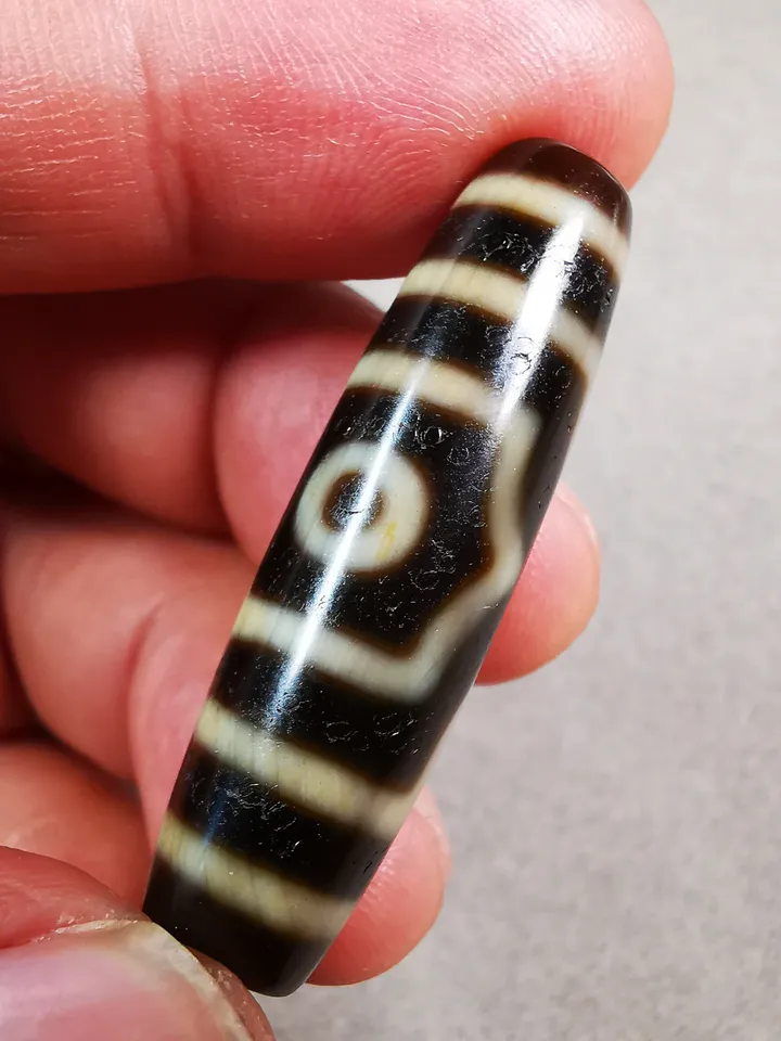Gandhanra Tibetan 3 Eyed Dzi Bead,Tibetan Chung,Wealth Amulet,Small Size 40*11 mm