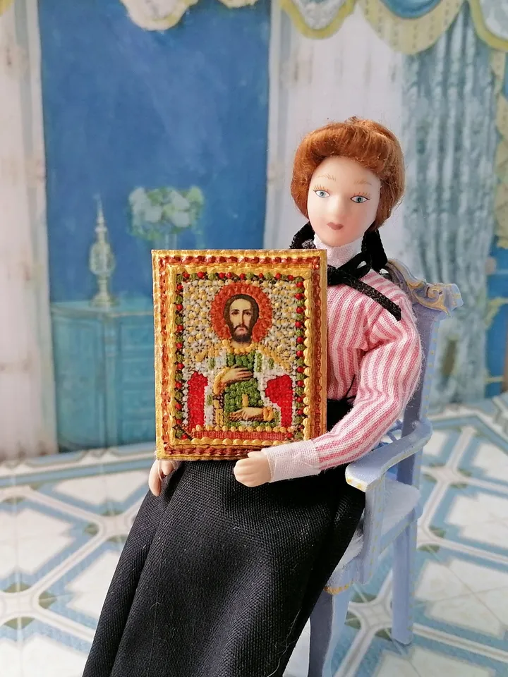 Miniature icon. Christmas icon.1:12 scale.Dollhouse miniature. Christmas. 1:12.Handmade. Imitation of beads.