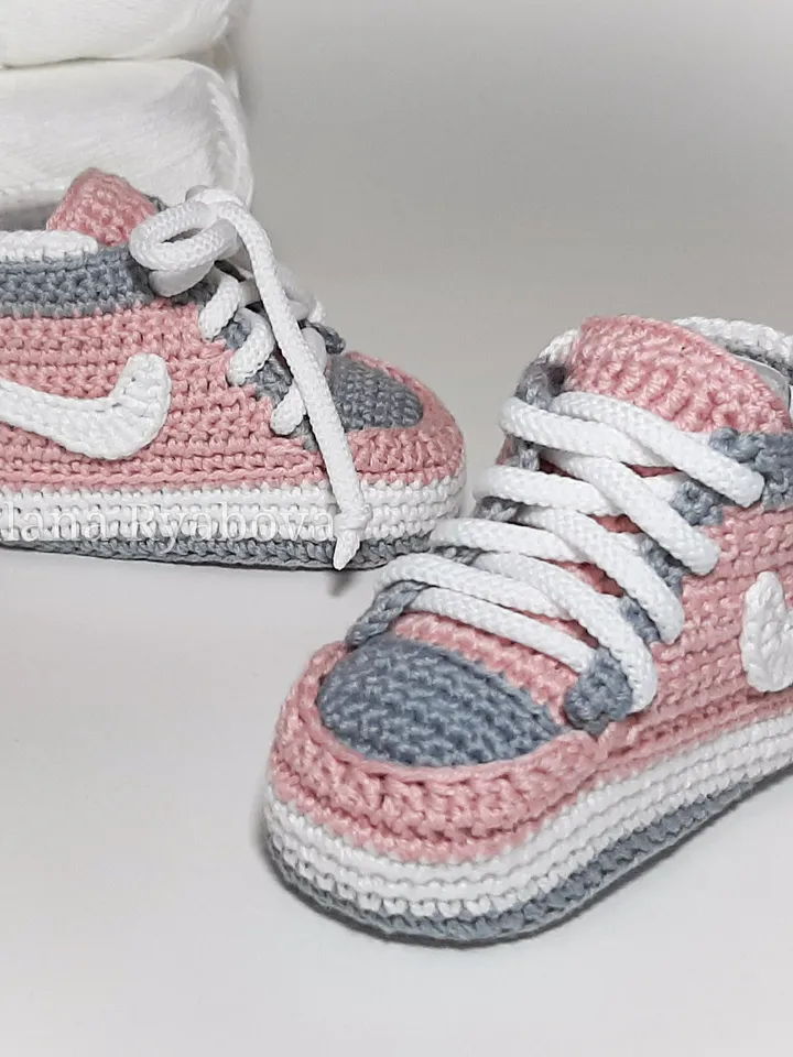Baby girl booty, pink sneakers, crochet newborn shoes baby girl clothes, postpartum gift, newborn photo shoot, baby gift