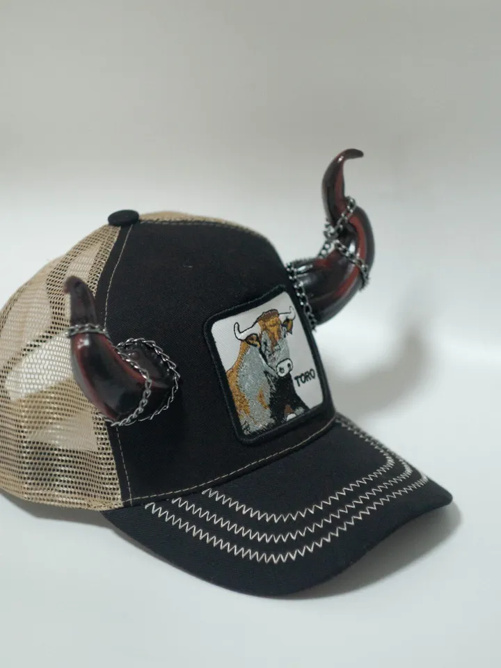 Baseball cap with devil horns, with black and red bull horns for Halloween, Photoshoot, Realistic Fantasy Cosplay Horns
