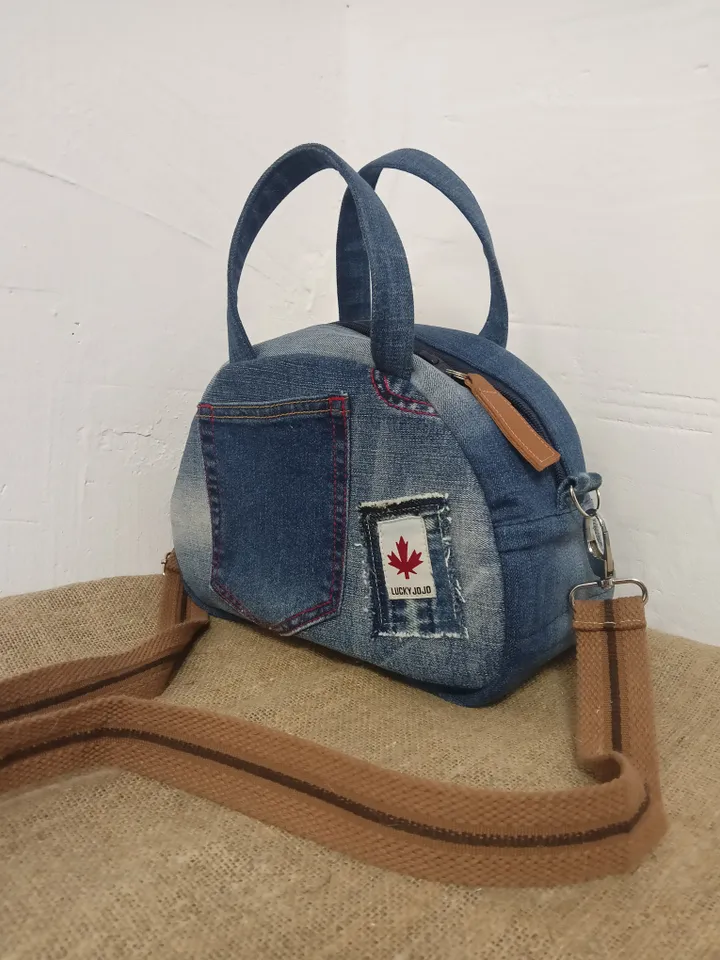 Cute denim shoulder or crossbody bag made of recycled jeans.
Nice denim Boston bag, on a belt, with 5 pockets, crossbody or shoulder, light only 275 grams, the strap is detachable. you will not see such a bag anywhere else. size 26 * 18 * 11 cm.