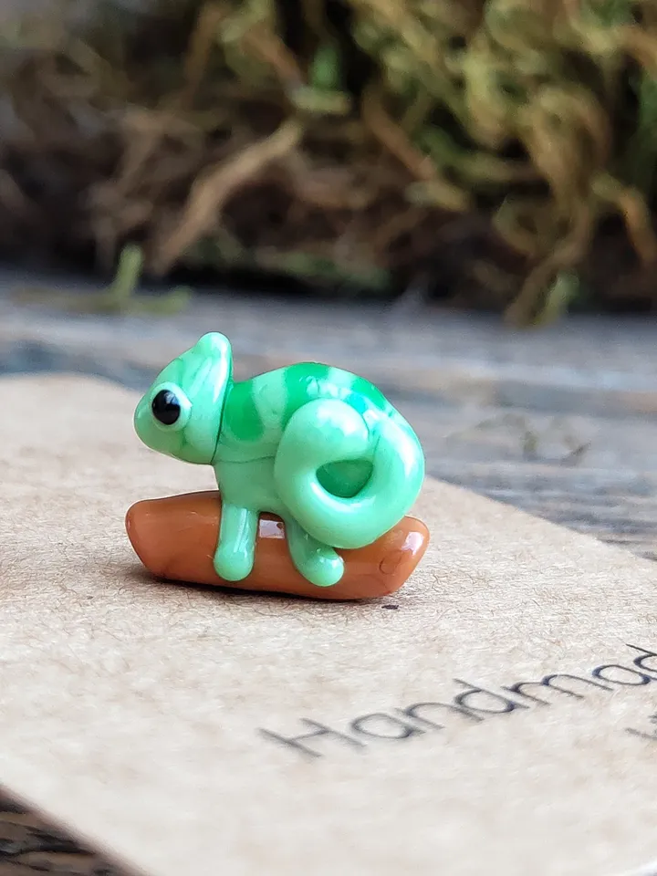 CHAMELEON FIGURINE glass figurines MIniature Chameleon ornament Glass Chameleon scuplture Chameleon gift Reptile figurine Terrarium Aquarium