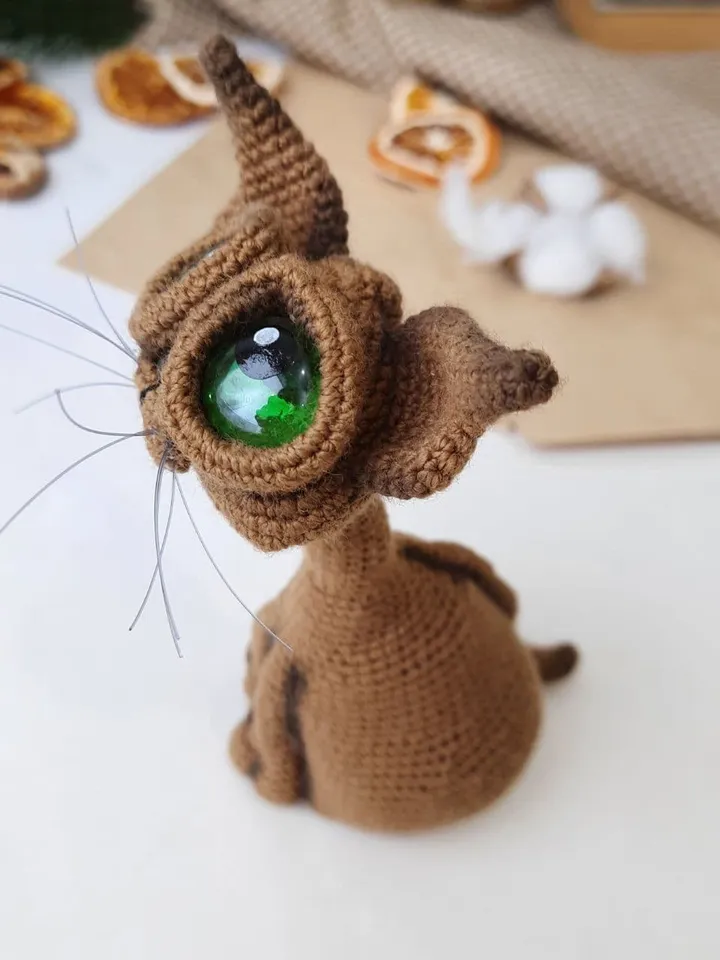 Crochet sculpture of a graceful brown cat with green eyes. Big-eyed cat as a gift for cat lovers.