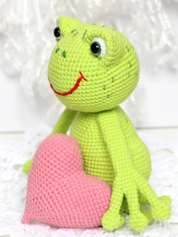 Crochet frog pattern PDF in English Amigurumi cute frog stuffed toy with heart Valentine's Day