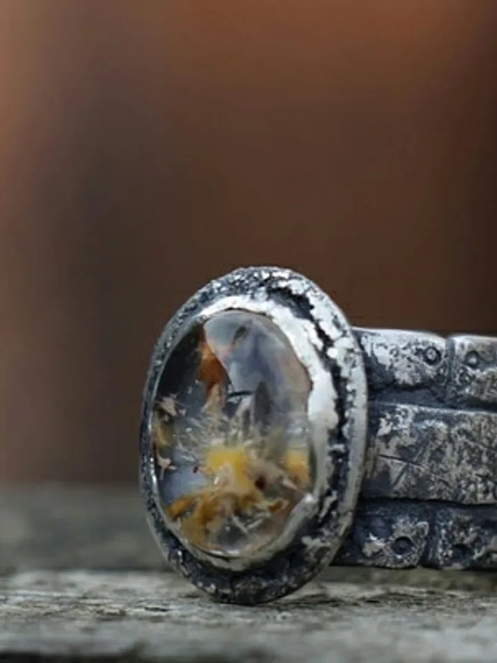 Ground -shaped ring in the style of grandi