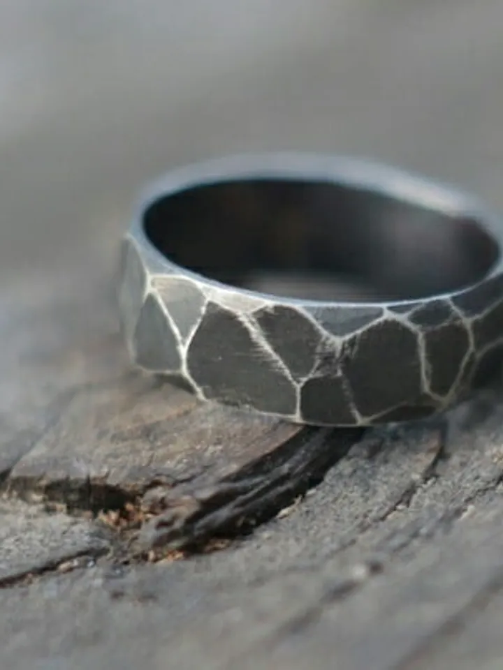 Ring with emerging faces