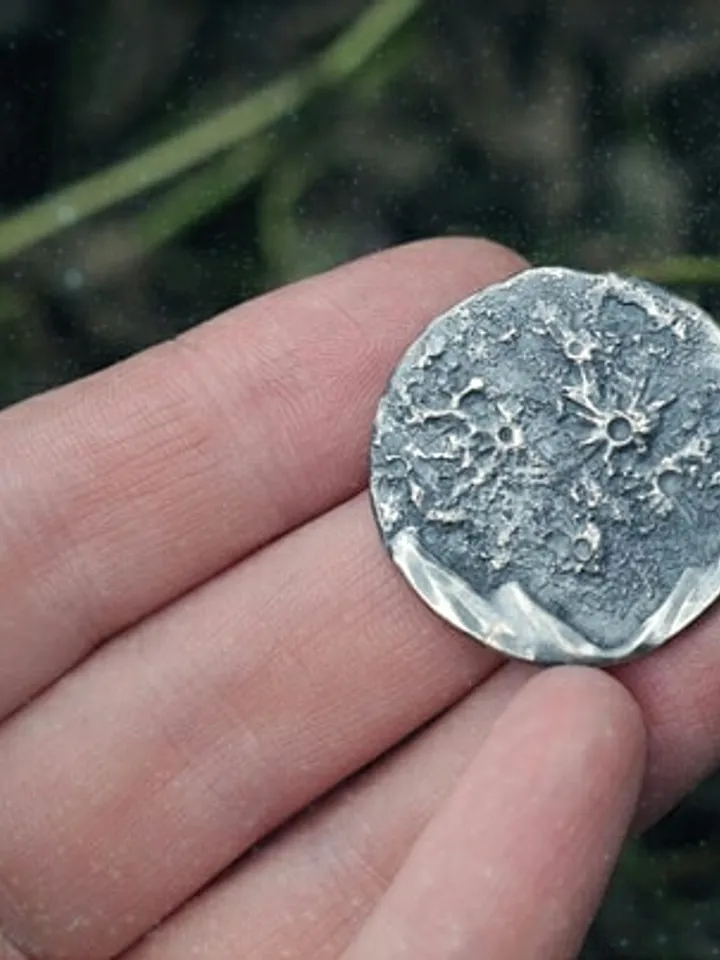 Luna pending pendress and craters