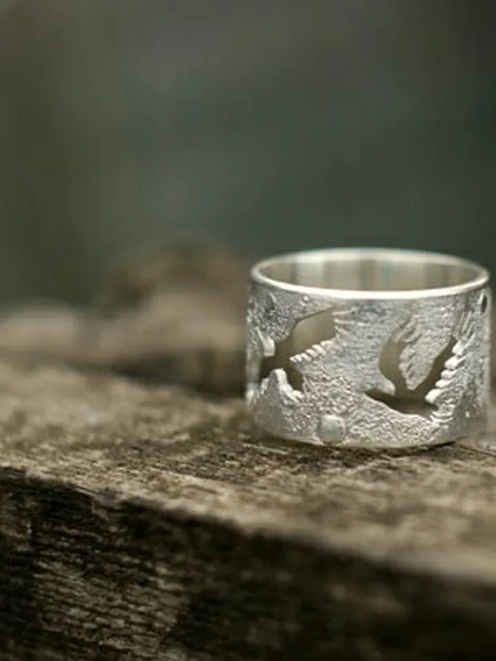 Ring with eagles