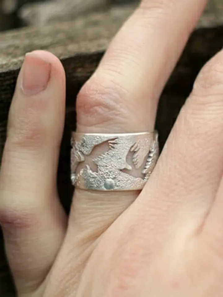 Ring with eagles