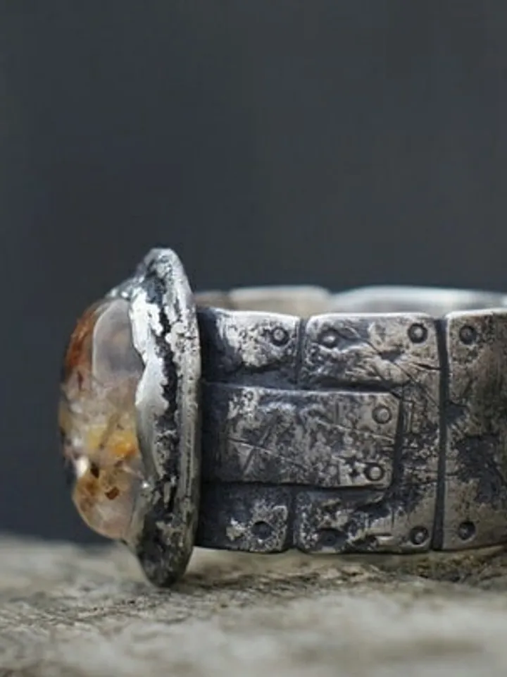 Ground -shaped ring in the style of grandi