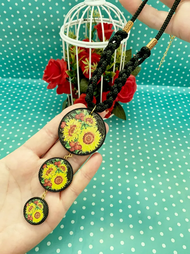 Handmade jewelry set. Bright sunflowers. Author's jewelry.Set of handmade jewelry. Author's design. Bright summer set consisting of earrings and pendant.