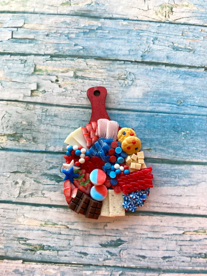 Magnet Miniature 4th July Charcuterie board with Polymer Clay Souvenir
