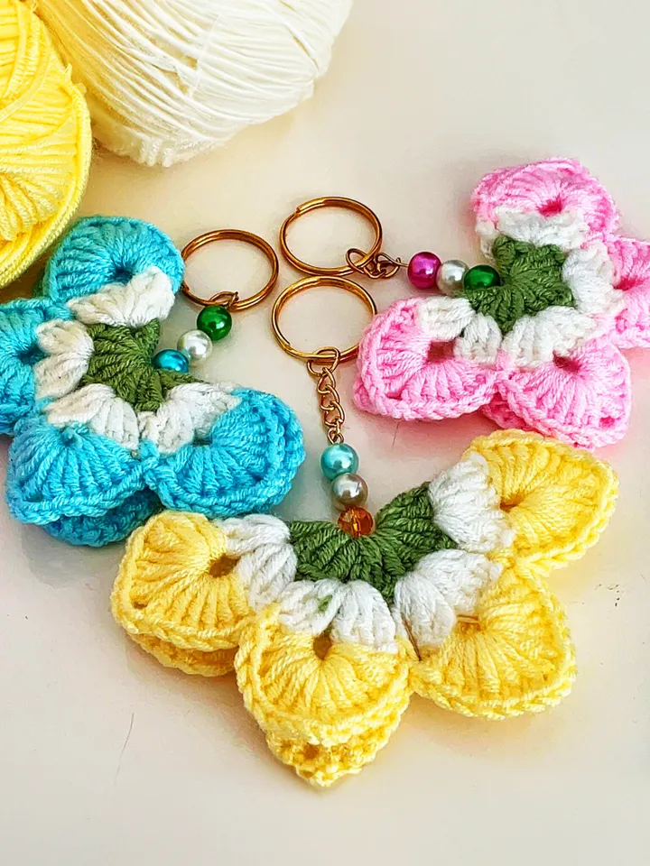 Crochet Flower Keychain Pattern, Easy PDF Tutorial for Beginners, Handmade Gift Idea for Valentineโs or Car Accessories