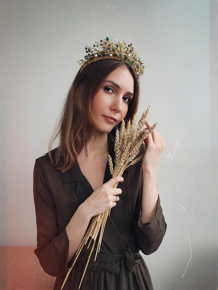 Gold emerald crown, Gold crown, Emerald crown, green crown, Crown, Gold tiara, Emerald tiara, Gold and green tiara, Gold and Emerald tiara, Forest accessories, Forest style jewelry, boho jewelry, rustic jewelry, Elven headpiece