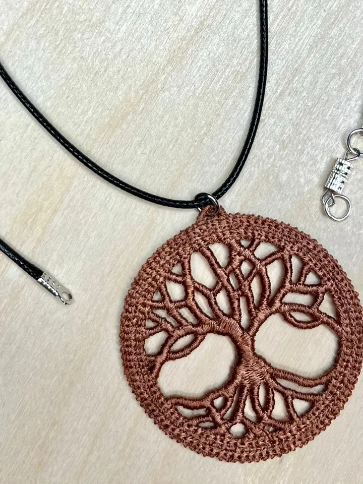 Machine embroidery design for art therapy pendant “Tree is my amulet”