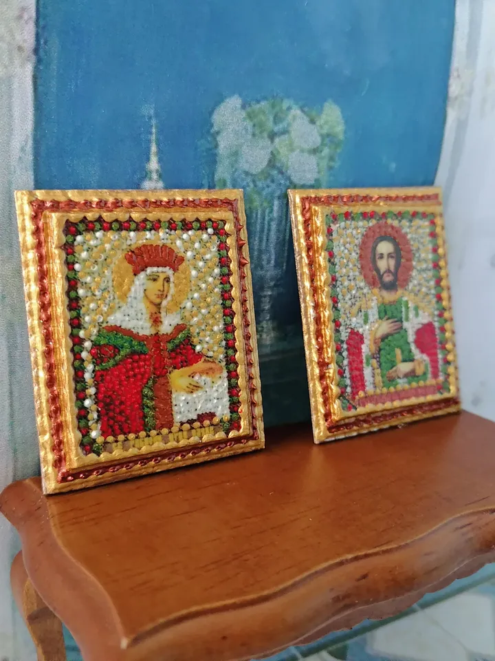 Miniature icon. Christmas icon.1:12 scale.Dollhouse miniature. Christmas. 1:12.Handmade. Imitation of beads.