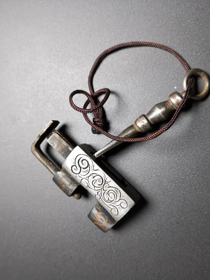 Gandhanra Handmade Antique Design Iron Padlock Amulet From Tibetan, Prefect Mini Lock for Home Decor / Suitcase