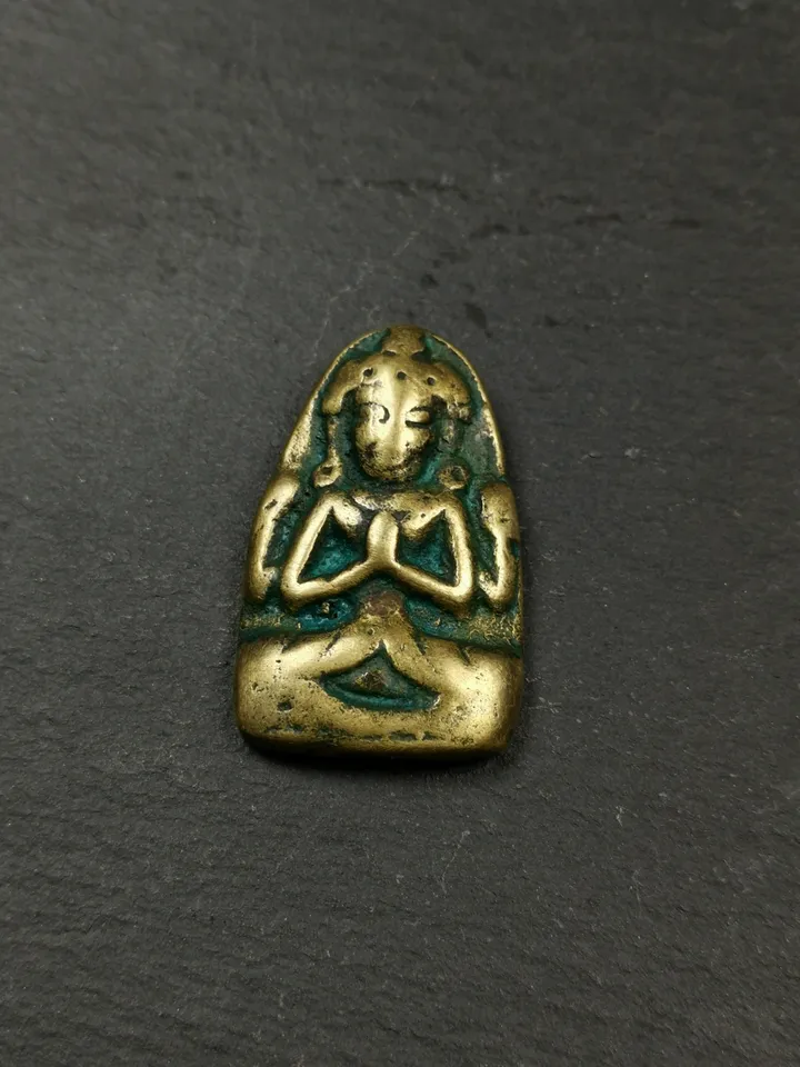 Gandhanra Antique Tibetan Buddhist Amulet, Chenrezig Pendant Badge,32 × 20mm