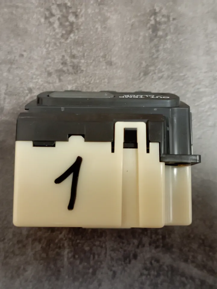 JDM 1997-2001 Honda CR-V Clock RD1 Tested Working & Red Hazard Switch