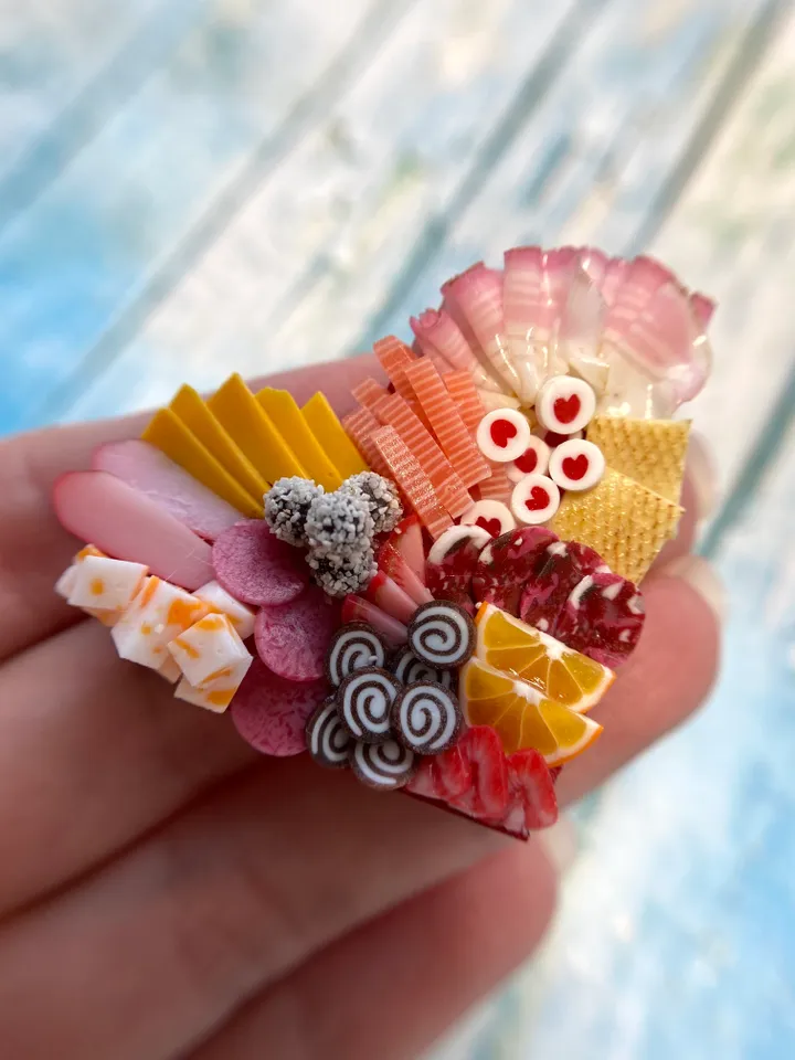 Magnet Miniature Valentine Charcuterie board with Polymer clay Souvenir