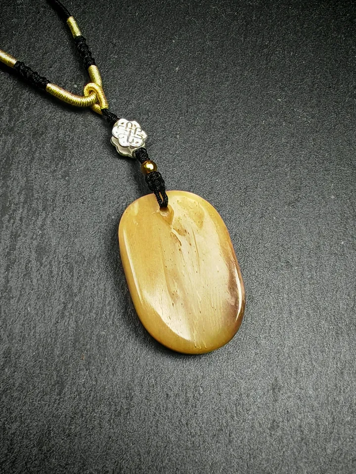 Gandhanra Antique Tibetan Buddhist Amulet,Yak Bone Carved Chenrezig Badge,Spiritual Necklace,Carrved by Lama,40 Years Old
