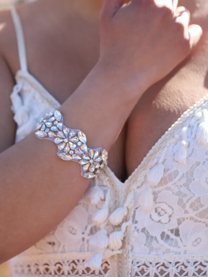 Boho Wedding Bracelet, Vintage Bridal Cuff Bracelet, Swarovski Crystal Wedding Cuff Bracelet, Flower Wedding bracelet, Boho Bridal Jewelry