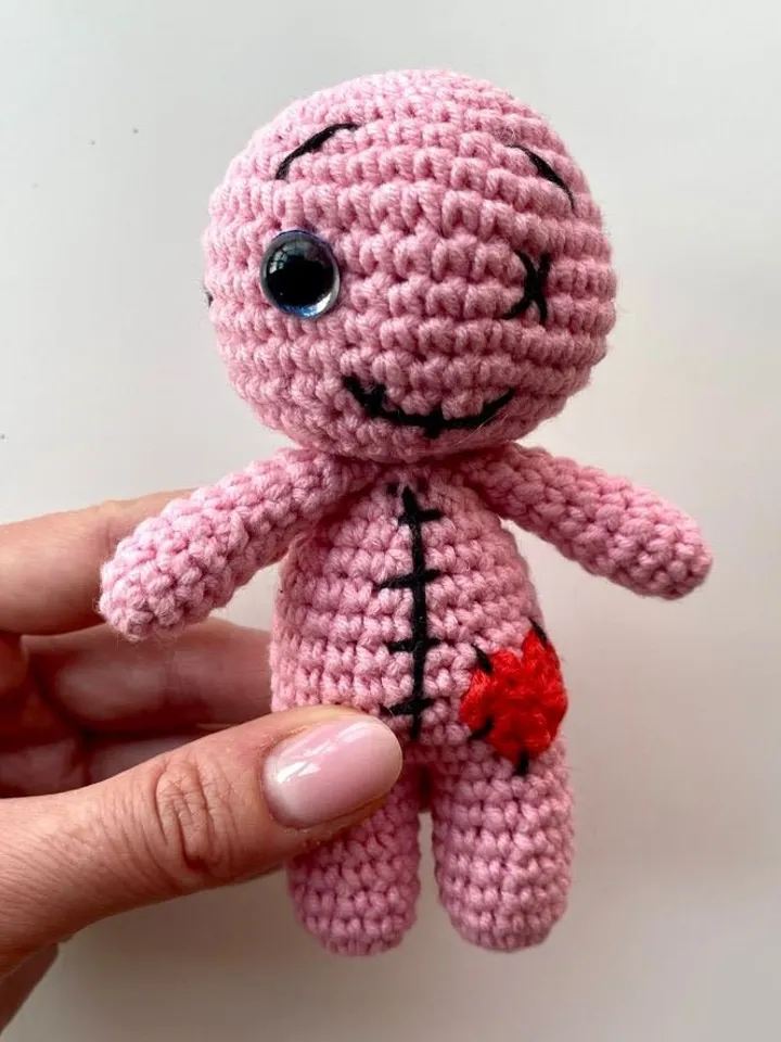Voodoo doll crochet pattern, amigurumi halloween decor, creepy keychain, English PDF