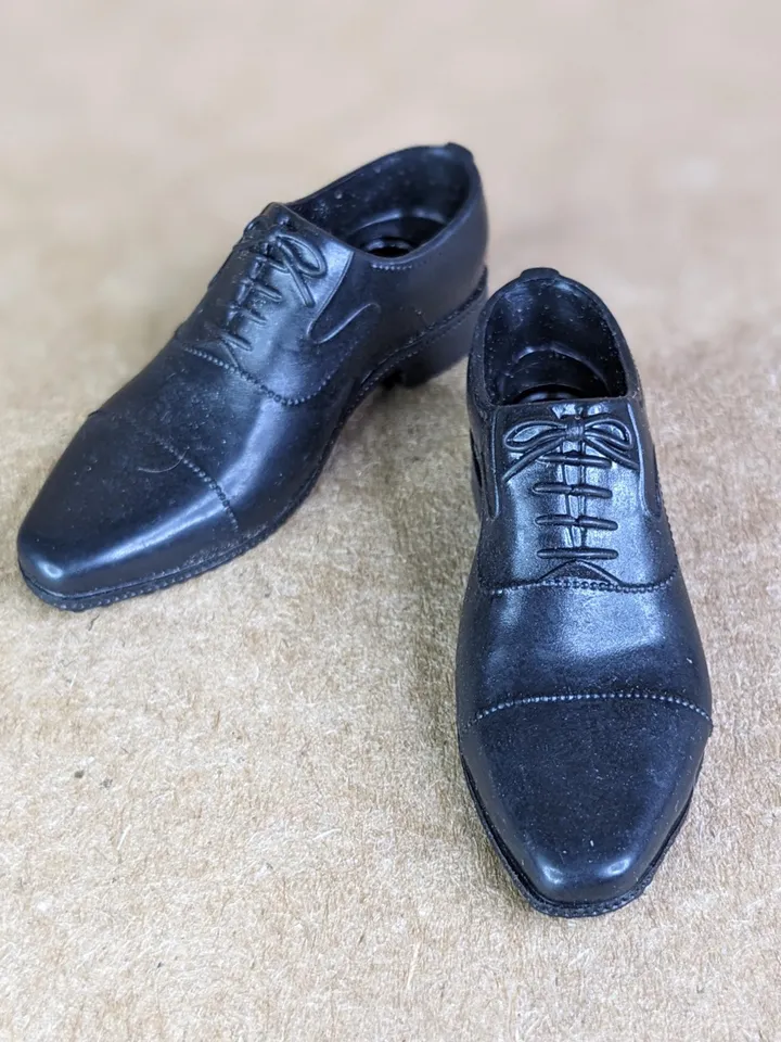 Classic black solid shoes with a connector system for 1/6 scale male action figure dolls