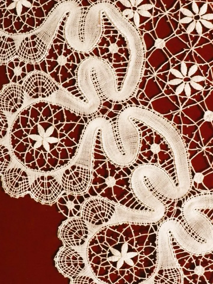 How To Make Bobbins Lace. Tutorial course for beginners.