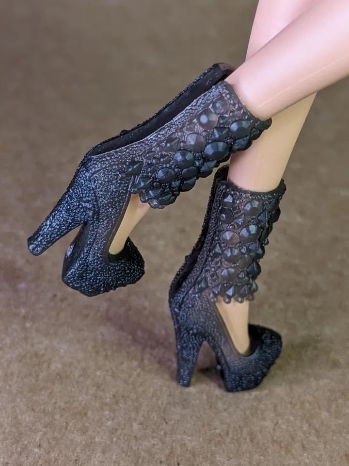 Gray high-heeled shoes for 1/6 scale female dolls