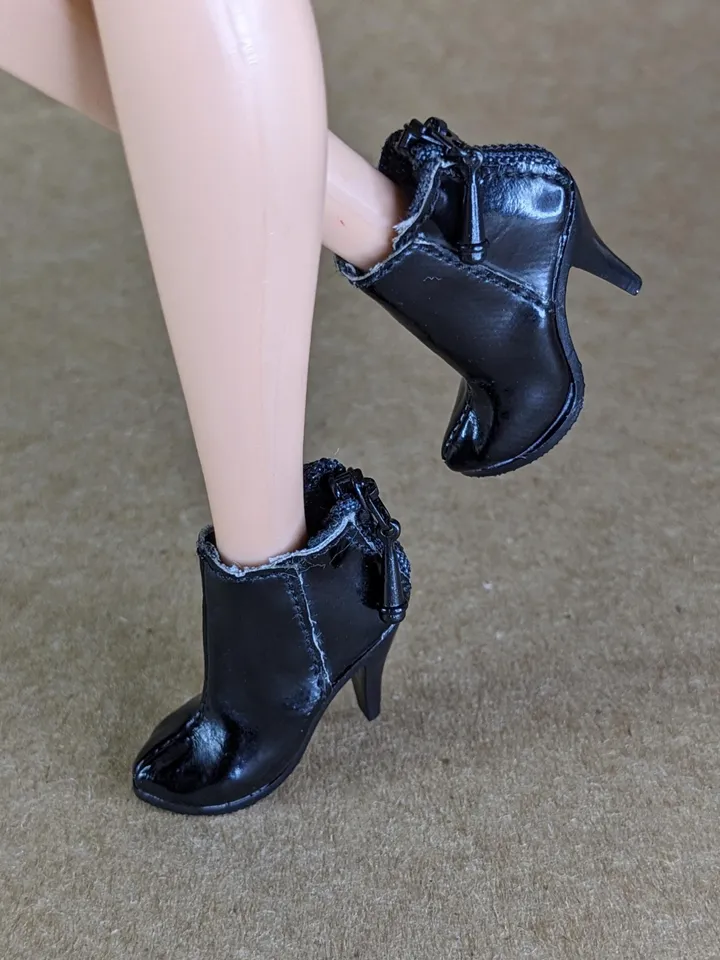 Black boots for Integrity Toys fashion female dolls (Color Infusion)