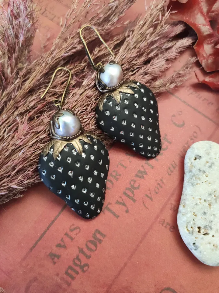 Polymer Clay Earrings Black Strawberry, Strawberry Eariings, Black Strawberry